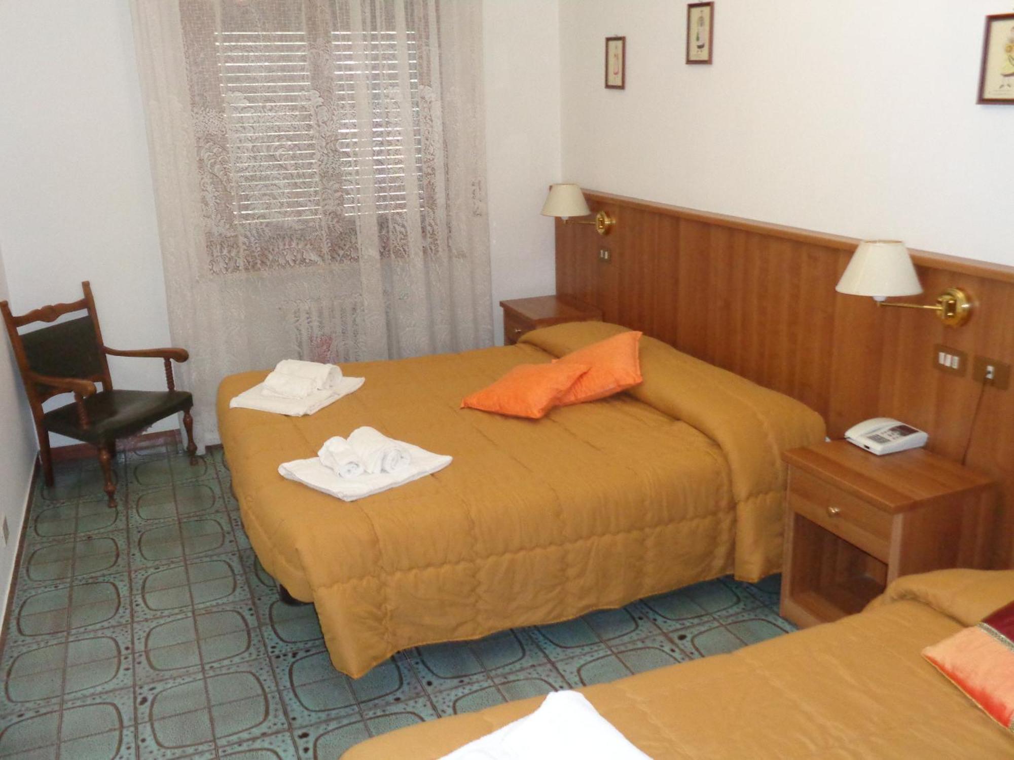Hotel Rosati Chiusi Exteriör bild